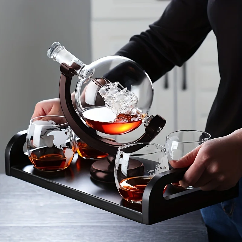 Globe Shaped Whiskey Decanter  - огляд і ціна Decanter Globe Set