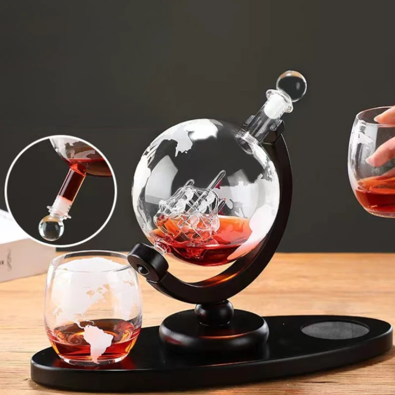 Globe Shaped Whiskey Decanter  - огляд і ціна Decanter Globe Set