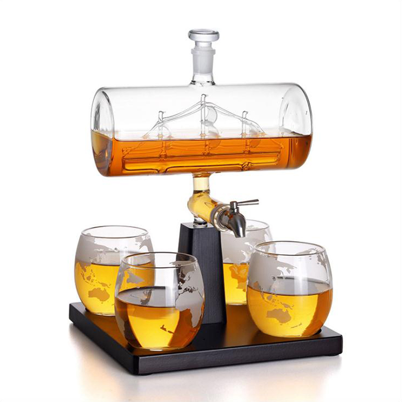 Whiskey Decanter With Antique  - огляд і ціна Decanter Globe Set